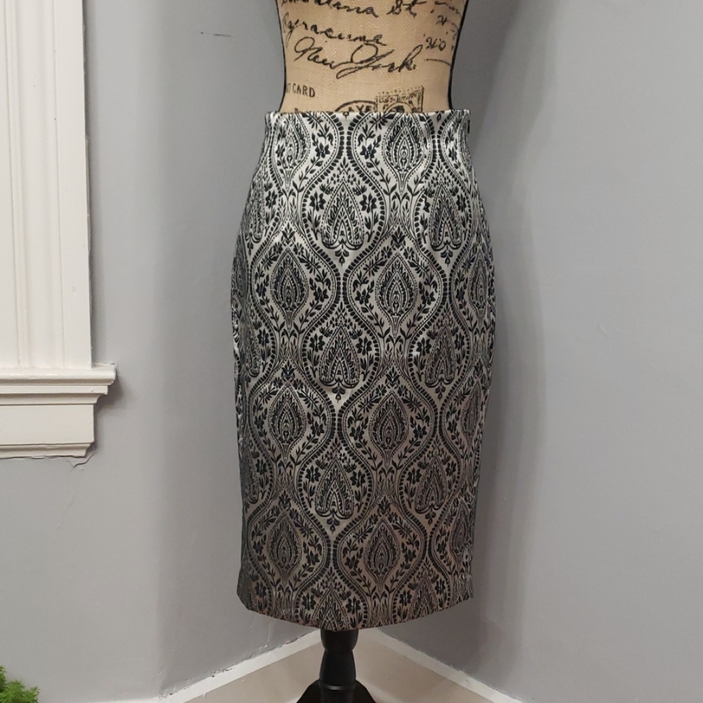 Worthington Silver and Black Damask Pencil Skirt